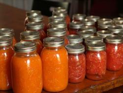 Zatvaramo domaći sok od paradajza za zimu - veoma gust i ukusan